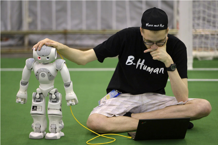 Если вводить налог на роботов, то предприятию становится невыгодно ставить робота на конвейер